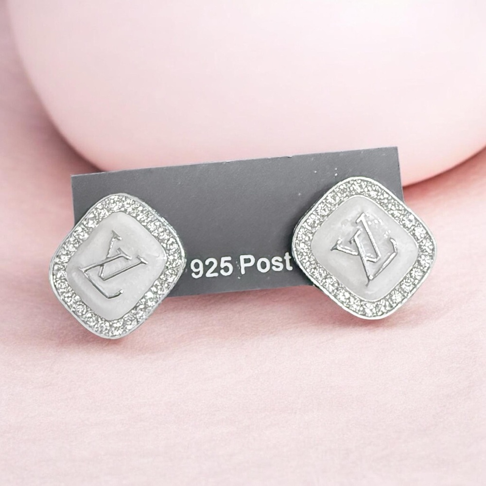 Elegant Silver tone sparkling rhinestones Stud Earrings 925 post NEW